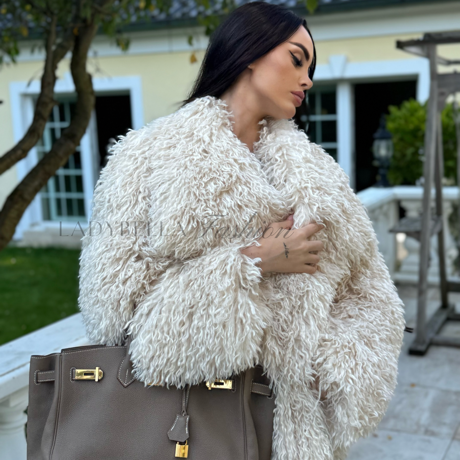 Umelý kožuch v štýle mongolskej ovce - CREAM WHITE