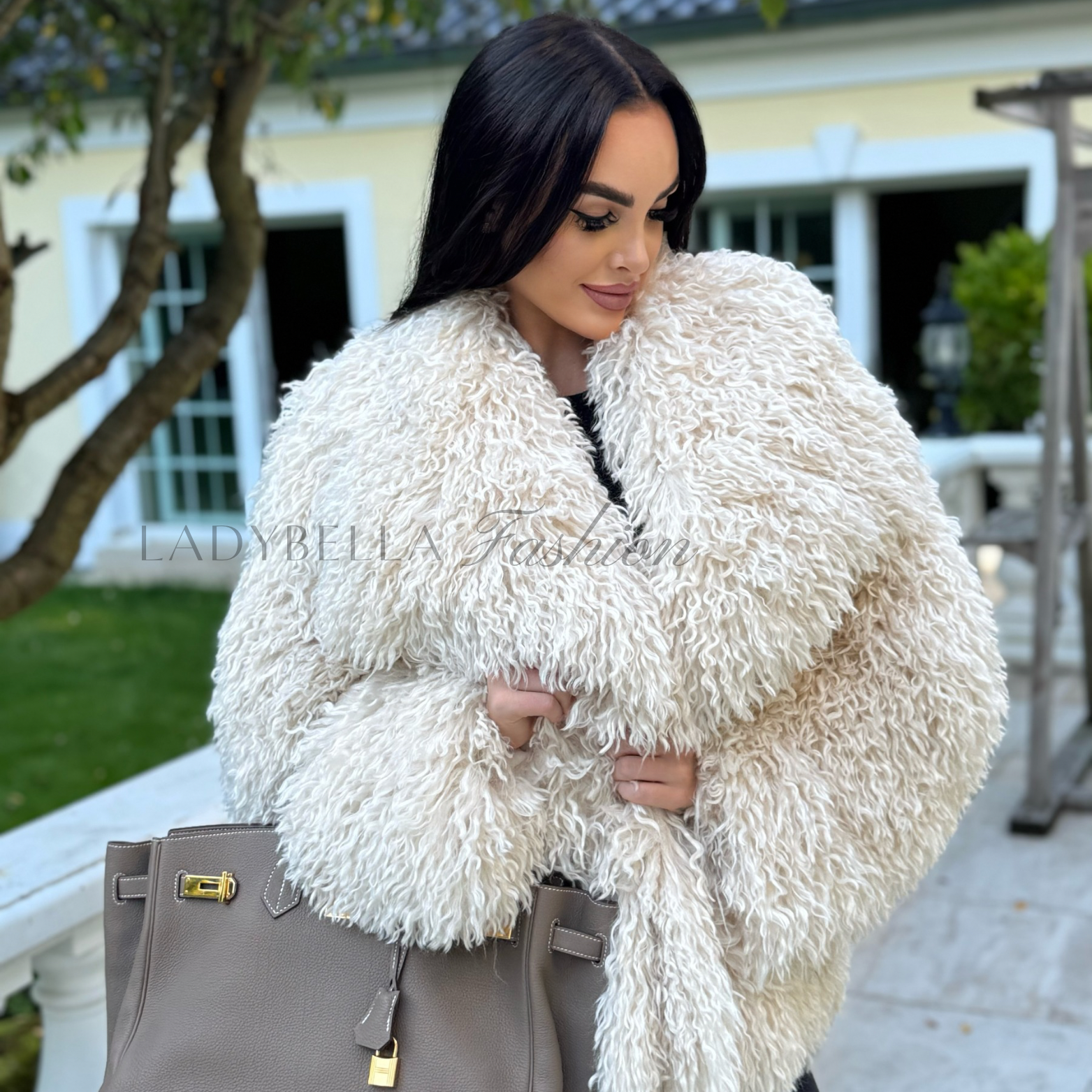 Umelý kožuch v štýle mongolskej ovce - CREAM WHITE